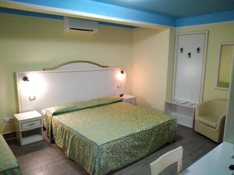 Hotel Villa Aurora Latina Exterior foto