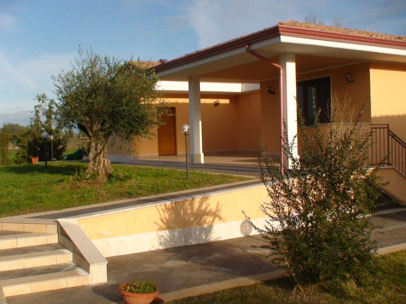 Hotel Villa Aurora Latina Exterior foto
