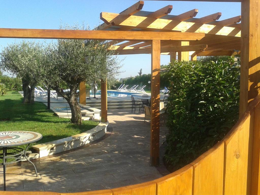 Hotel Villa Aurora Latina Exterior foto